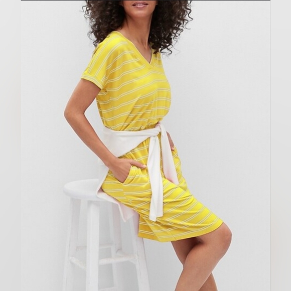 Banana Republic Dresses & Skirts - Banana Republic Yellow Striped V-Neck Casual Dress